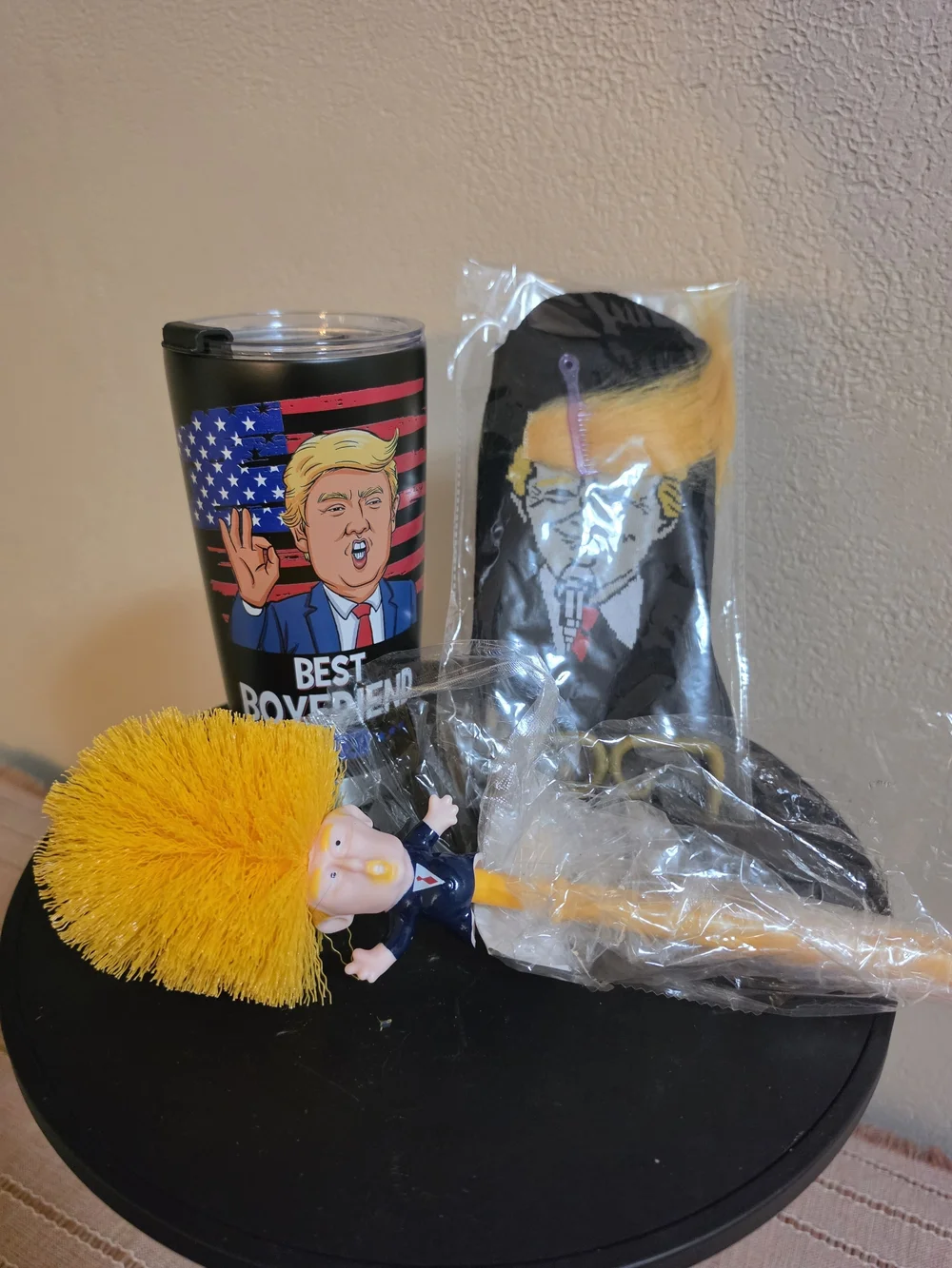 Novelty Yellow Party Brush & Tumbler Set - Political Character Theme